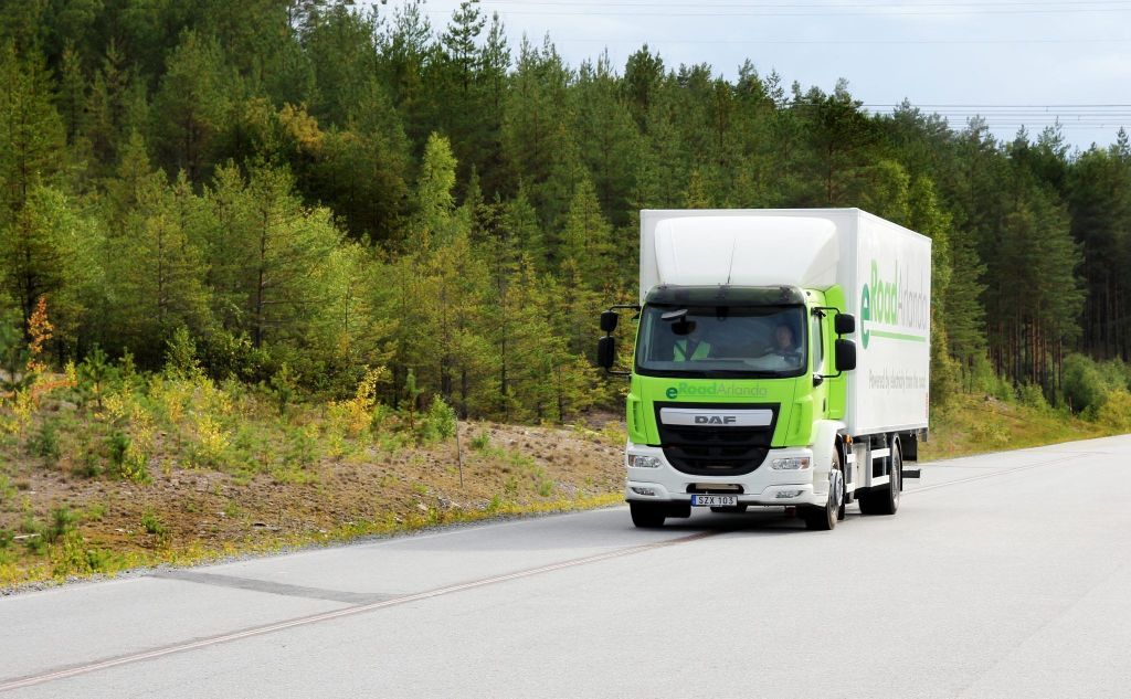 Netherlands invests €115 million in charging trucks while driving